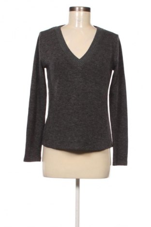 Női pulóver Basics, Méret M, Szín Szürke, Ár 3 209 Ft