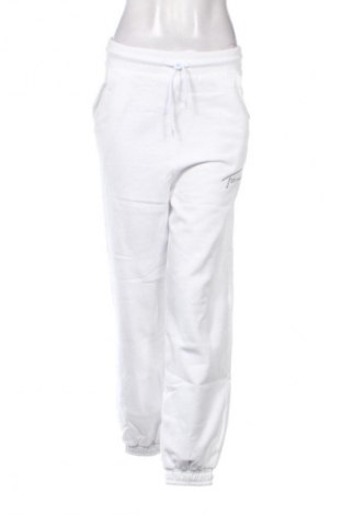 Дамско спортно долнище Tommy Jeans, Размер S, Цвят Бял, Цена 80,78 €