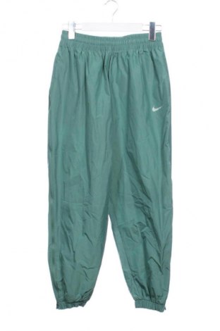 Детско спортно долнище Nike, Размер 10-11y/ 146-152 см, Цвят Зелен, Цена 39,88 €