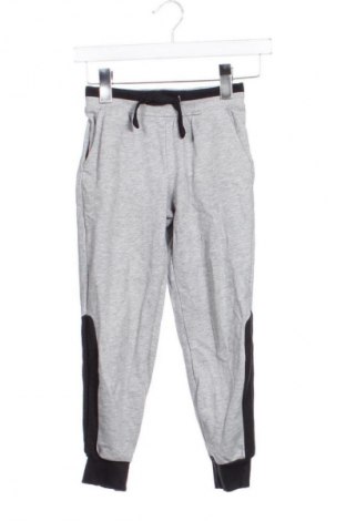 Детско спортно долнище Pepperts!, Размер 6-7y/ 122-128 см, Цвят Сив, Цена 11,75 €