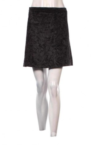 Пола United Colors Of Benetton, Размер M, Цвят Черен, Цена 6,13 €