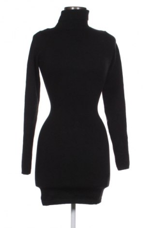 Рокля Bershka, Размер XS, Цвят Черен, Цена 7,66 €
