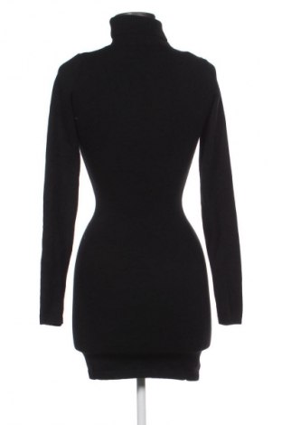 Рокля Bershka, Размер XS, Цвят Черен, Цена 7,66 €