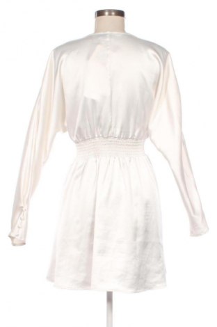 Kleid Gina Tricot, Größe M, Farbe Weiß, Preis € 13,99