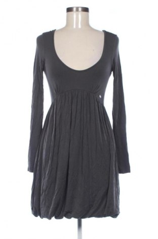 Ruha Guess, Méret M, Szín Szürke, Ár 17 719 Ft