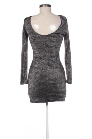 Kleid H&M Divided, Größe M, Farbe Mehrfarbig, Preis € 20,00