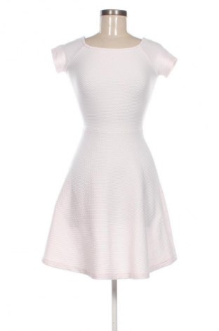 Kleid Stradivarius, Größe M, Farbe Weiß, Preis € 20,99