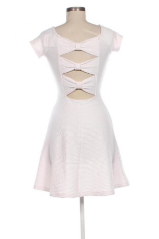 Kleid Stradivarius, Größe M, Farbe Weiß, Preis € 20,99