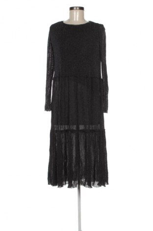 Ruha VILA, Méret M, Szín Fekete, Ár 5 009 Ft