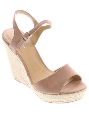 Sandale New Look, Mărime 40, Culoare Mov deschis, Preț 84,99 Lei