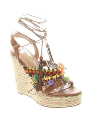 Sandály Tata, Velikost 39, Barva Vícebarevné, Cena  639,00 Kč