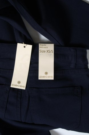 Γυναικείο παντελόνι Pieces, Μέγεθος XS, Χρώμα Μπλέ, 65% βισκόζη, 30% πολυαμίδη, 5% ελαστάνη, Τιμή 18,35 €