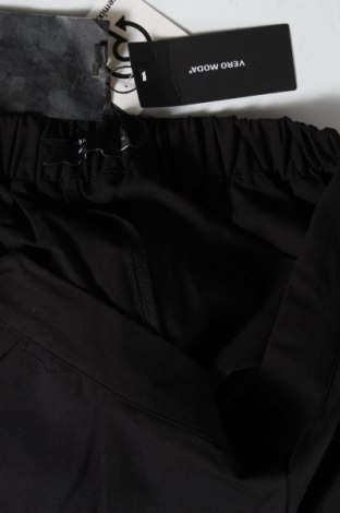 Γυναικείο παντελόνι Vero Moda, Μέγεθος M, Χρώμα Μαύρο, 63% πολυεστέρας, 33% βισκόζη, 4% ελαστάνη, Τιμή 16,29 €