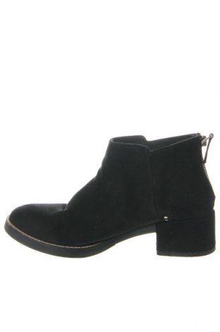 Botine de damă Pull&Bear, Mărime 37, Culoare Negru, Preț 157,89 Lei