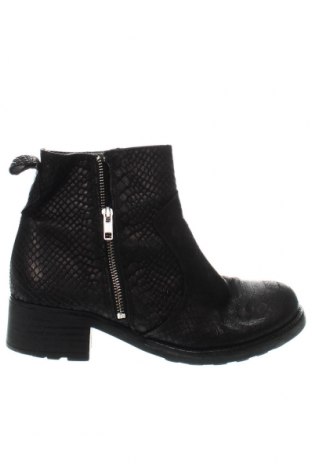 Γυναικεία μποτάκια Shoe Biz, Μέγεθος 39, Χρώμα Μαύρο, Τιμή 9,50 €