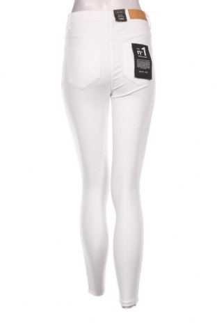 Damen Jeans Noisy May, Größe M, Farbe Weiß, Preis 8,30 €