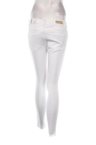 Γυναικείο Τζίν ONLY, Μέγεθος M, Χρώμα Λευκό, Τιμή 9,81 €