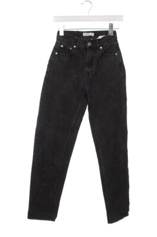 Дамски дънки Pull&Bear, Размер XXS, Цвят Черен, Цена 14,50 лв.
