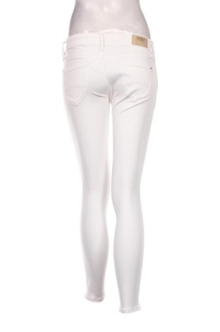 Γυναικείο Τζίν Tommy Jeans, Μέγεθος M, Χρώμα Λευκό, Τιμή 118,14 €