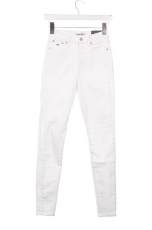 Дамски дънки Tommy Jeans, Размер XS, Цвят Бял, Цена 191,00 лв.
