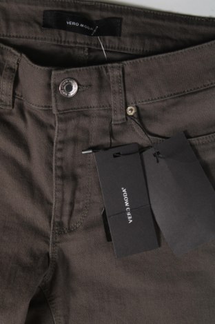 Dámske džínsy  Vero Moda, Veľkosť XS, Farba Sivá, Cena  9,46 €