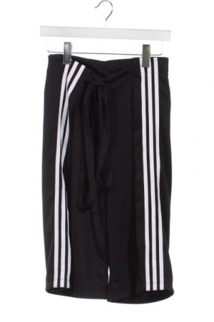 Дамски къс панталон Adidas Originals, Размер XXS, Цвят Черен, Цена 56,10 лв.