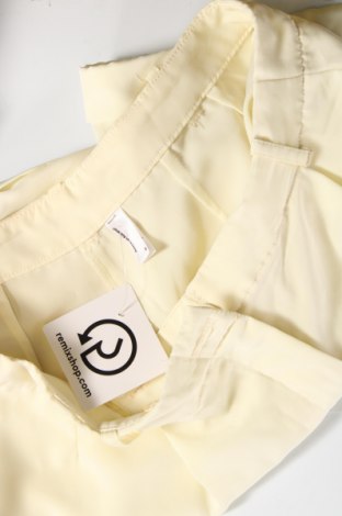 Дамски къс панталон American Apparel, Размер M, Цвят Екрю, Цена 35,28 лв.