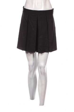 Γυναικείο κοντό παντελόνι Edited, Μέγεθος M, Χρώμα Μαύρο, Τιμή 12,25 €