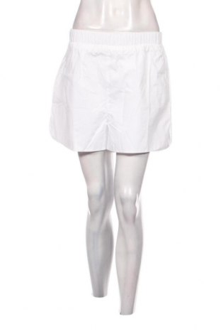 Дамски къс панталон Glamorous, Размер S, Цвят Бял, Цена 27,36 лв.