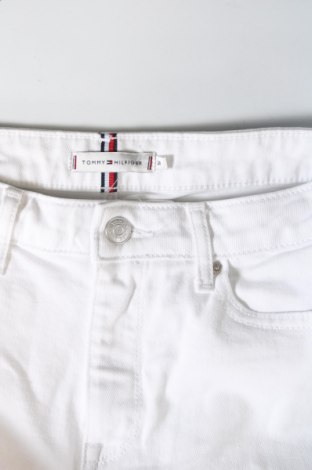 Дамски къс панталон Tommy Hilfiger, Размер M, Цвят Бял, Цена 136,00 лв.