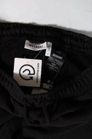 Γυναικείο κοντό παντελόνι Weekday, Μέγεθος S, Χρώμα Μαύρο, Τιμή 7,50 €