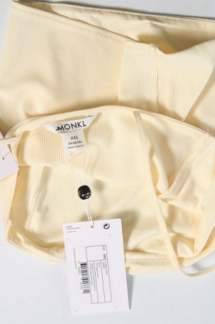 Γυναικείο αμάνικο μπλουζάκι Monki, Μέγεθος XXS, Χρώμα Κίτρινο, Τιμή 4,90 €