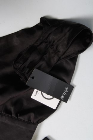 Γυναικείο αμάνικο μπλουζάκι Nasty Gal, Μέγεθος M, Χρώμα Μαύρο, Τιμή 5,98 €