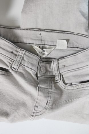 Dziecięce jeansy H&M, Rozmiar 6-7y/ 122-128 cm, Kolor Szary, Cena 20,32 zł