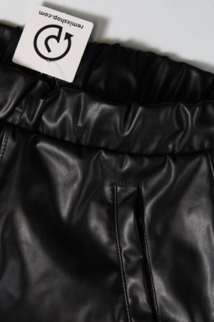 Kožená sukňa , Veľkosť M, Farba Čierna, Cena  2,63 €