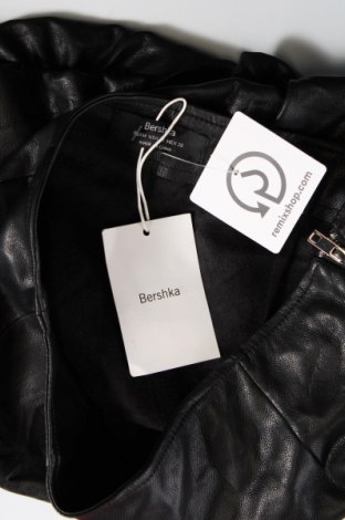 Δερμάτινη φούστα Bershka, Μέγεθος S, Χρώμα Μαύρο, Τιμή 3,41 €