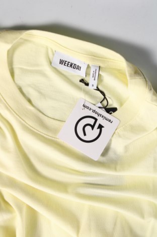 Ανδρικό t-shirt Weekday, Μέγεθος S, Χρώμα Κίτρινο, Τιμή 3,75 €