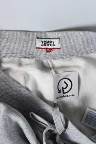 Мъжки къс панталон Tommy Jeans, Размер XL, Цвят Сив, Цена 150,00 лв.