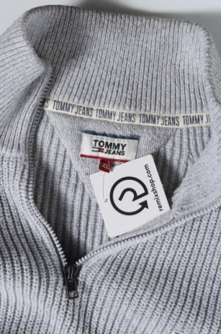 Мъжки пуловер Tommy Jeans, Размер XL, Цвят Сив, Цена 191,00 лв.