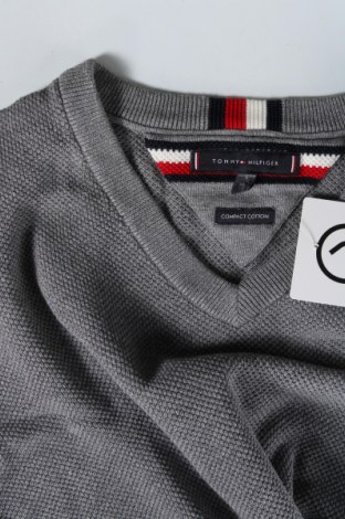 Мъжки пуловер Tommy Hilfiger, Размер XL, Цвят Сив, Цена 59,21 лв.
