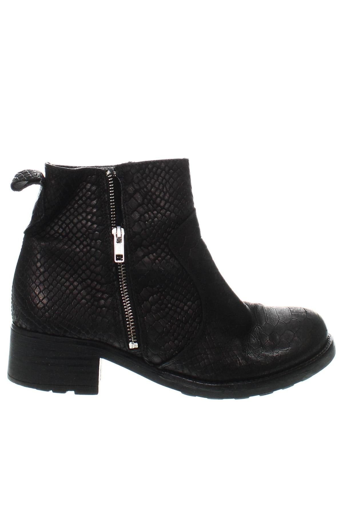 Dámské boty  Shoe Biz, Velikost 39, Barva Černá, Cena  245,00 Kč