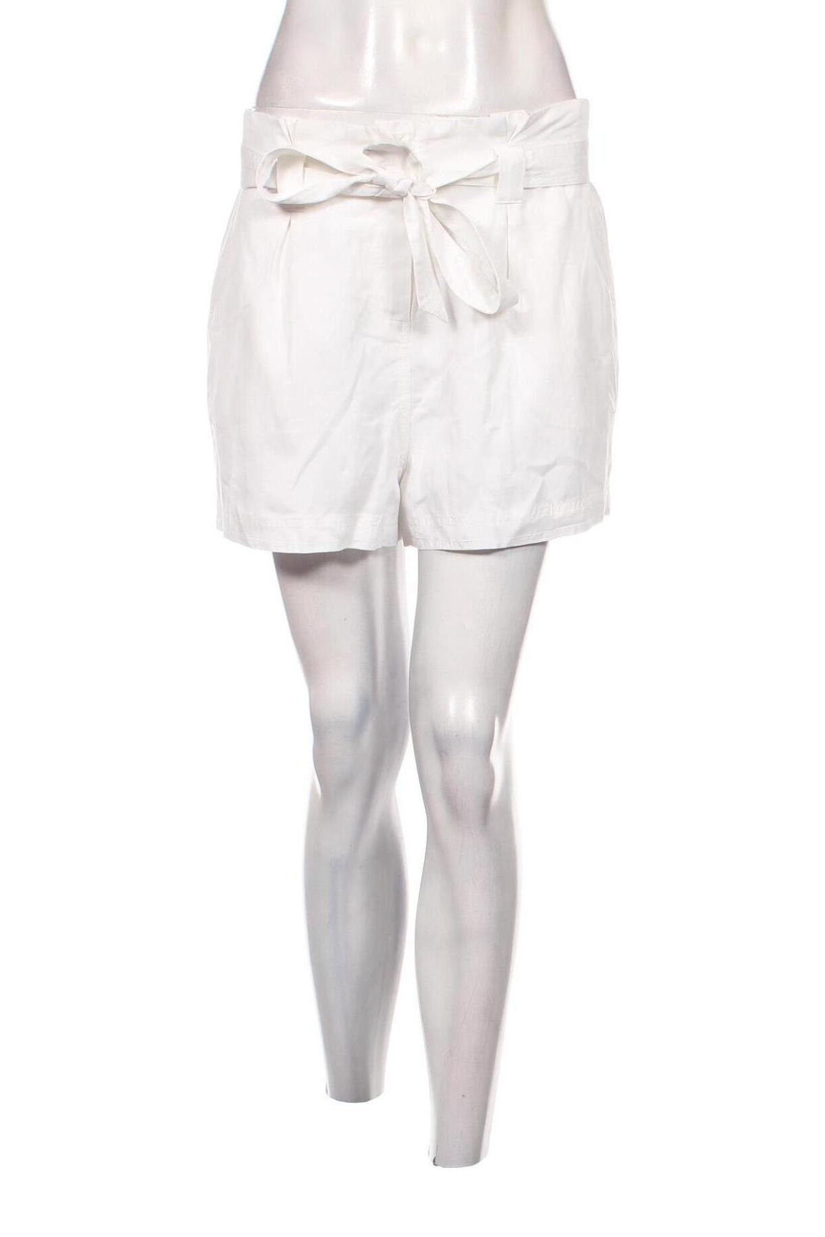 Γυναικείο κοντό παντελόνι Superdry, Μέγεθος M, Χρώμα Εκρού, Τιμή 35,05 €