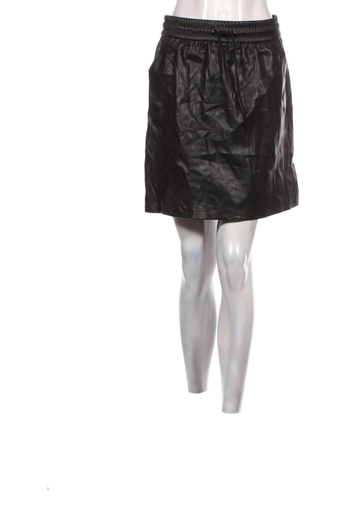 Kožená sukňa , Veľkosť M, Farba Čierna, Cena  2,63 €