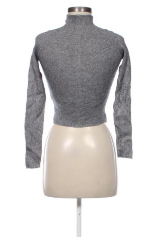 Dámský svetr Bershka, Velikost M, Barva Šedá, Cena  149,00 Kč