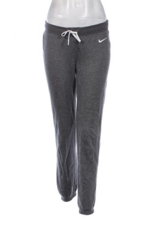 Pantaloni trening de femei Nike, Mărime S, Culoare Gri, Preț 133,99 Lei