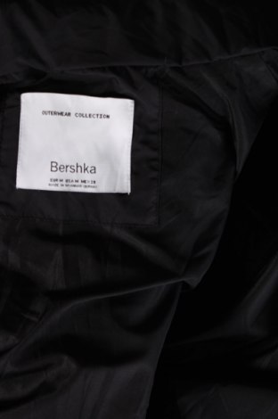 Dámska bunda  Bershka, Veľkosť M, Farba Čierna, Cena  33,95 €