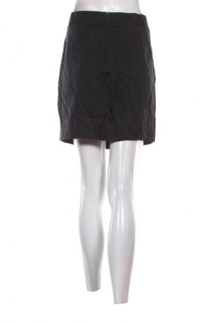 Пола Edc By Esprit, Размер M, Цвят Черен, Цена 18,99 лв.