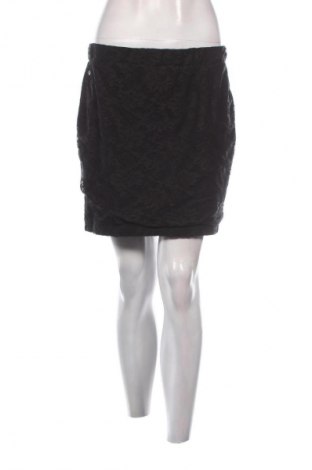 Пола Edc By Esprit, Размер M, Цвят Черен, Цена 7,99 лв.