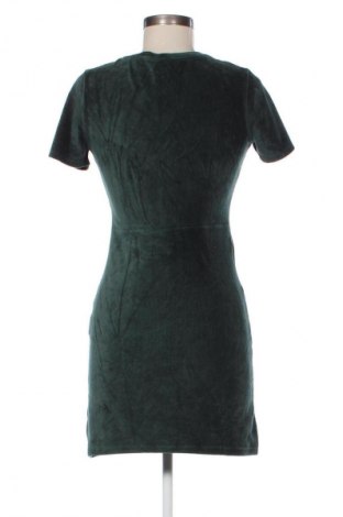 Kleid Pull&Bear, Größe M, Farbe Grün, Preis € 20,99