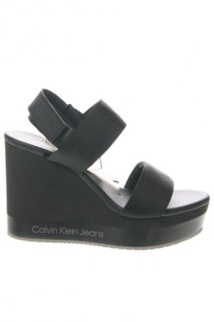 Sandalen Calvin Klein Jeans, Größe 40, Farbe Schwarz, Preis 55,99 €